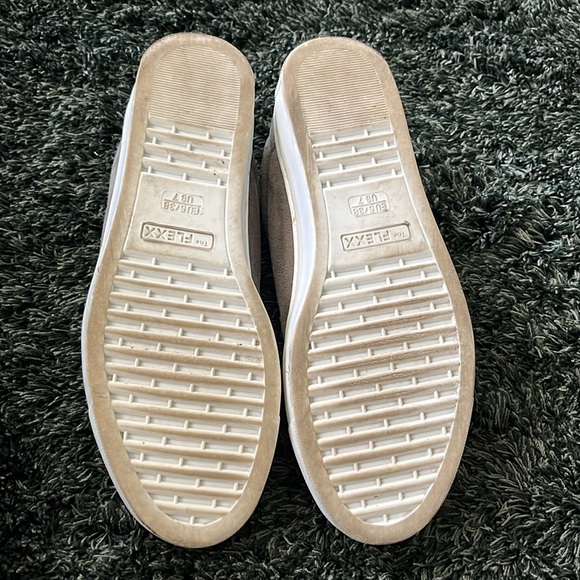 The Flexx Olive Gray Sneakers - Picture 9 of 10